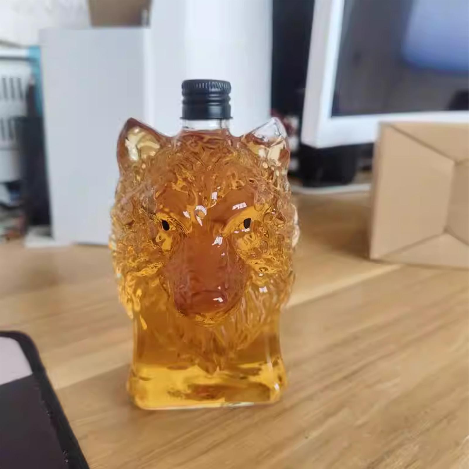 Whiskey Bottle Wolf Shape Wine - Collectible Vintage Wine avaliação e preço