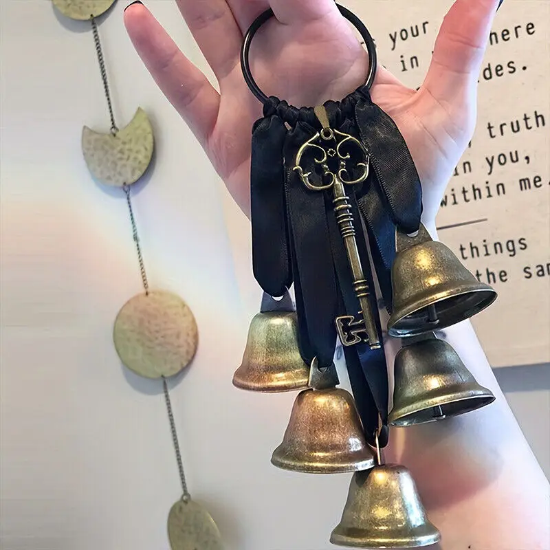 Witch Style Vintage Key with S - Vintage Collectible Bells avaliação e preço