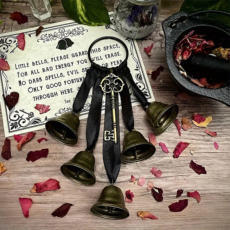 Witch Style Vintage Key with S - Vintage Collectible Bells avaliação e preço